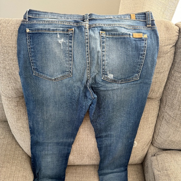 7 For All Mankind - Picture 2 of 3